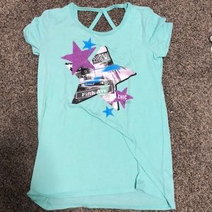 Light weight, very comfortable shirt.